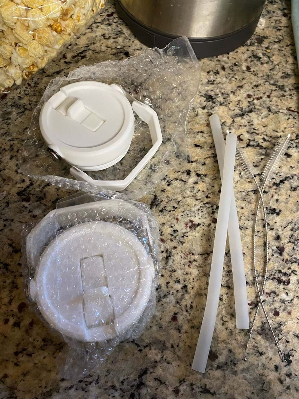 WHITE 2 pack Replacement Lids with Straws and Cleaning Brushes for Stanley Quenc